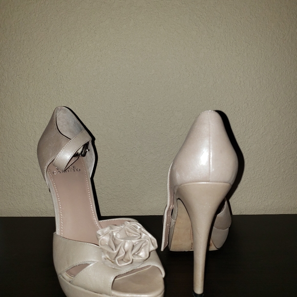 Shoes - Picture 1 of 2